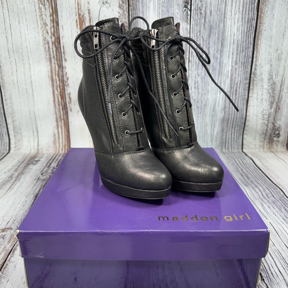NWOT Madden Girl Black Heeled Boots with Lace-Up & Zippered Design Size 9.5 - Picture 2 of 11